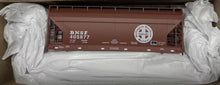Load image into Gallery viewer, HO Scale - AccuRail 2214 BNSF 2-Bay ACF Covered Hopper Kit BNSF405877 HO11152
