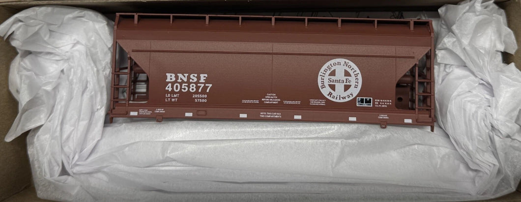 HO Scale - AccuRail 2214 BNSF 2-Bay ACF Covered Hopper Kit BNSF405877 HO11152