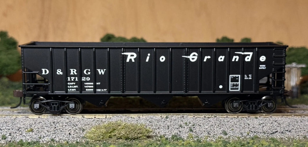 HO Scale - Bowser 40391 Denver & Rio Grande 14 Panel Hopper w/ Load HO11705