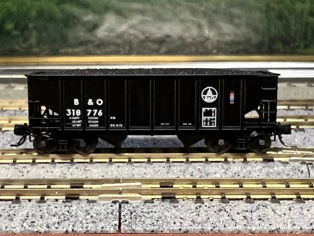 N Scale - Bluford Shops 65208 Baltimore & Ohio 8-Panel 2-Bay Hopper B&O318776 N6572