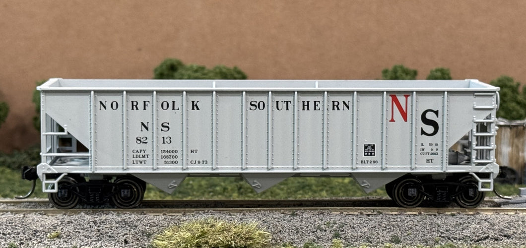 HO Scale - Bowser 41265 Norfolk Southern 70 Ton 12 Panel Hopper NS8213 HO11609