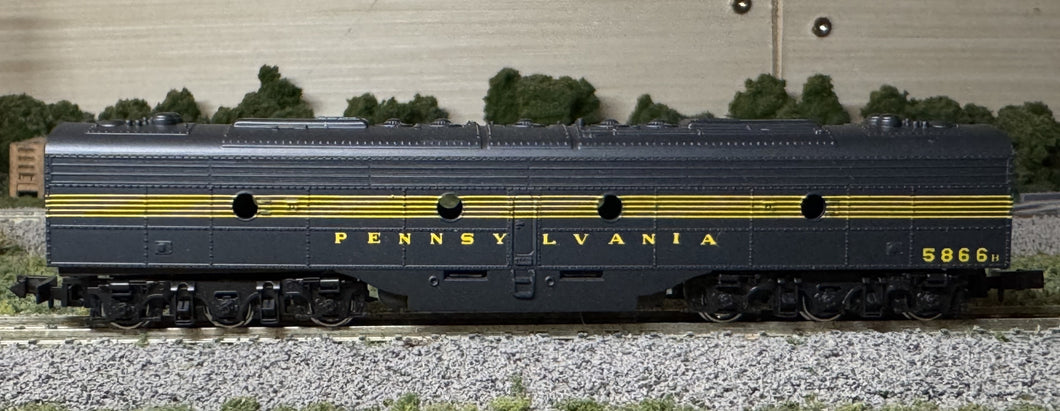N Scale - Con-Cor Pennsylvania EMD E8-B (Dummy) Diesel Locomotive #5866 N11955
