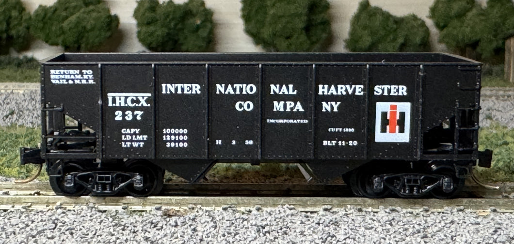 N Scale - Kadee 56030 International Harvester 33' Twin Hopper IHCX237 N11988