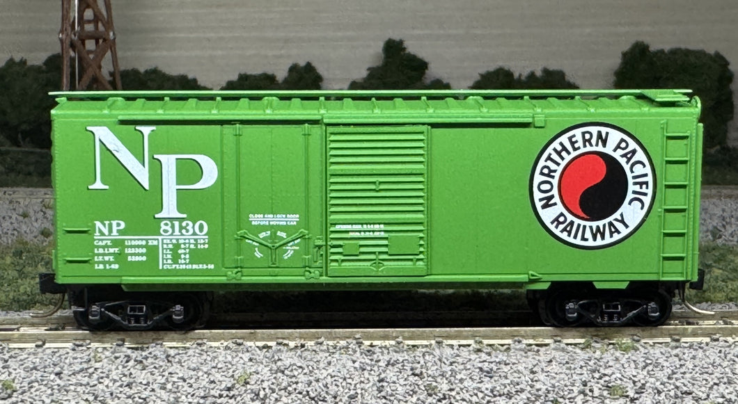 N Scale - MTL 22090 Northern Pacific 40' Combination Door Boxcar NP8130 N12120