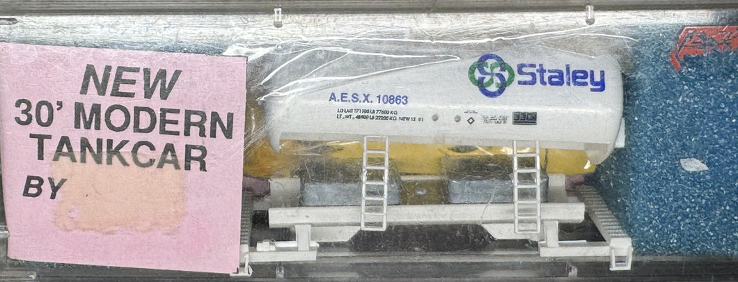 N Scale - Roundhouse 8464 Staley 30' Modern Tank Car Kit AESX10863 N12129