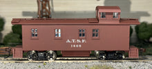 Load image into Gallery viewer, HO-Walthers Santa Fe 1300 Series Wood Caboose (1 Car from 2 pk) ATSF1405 HO12671

