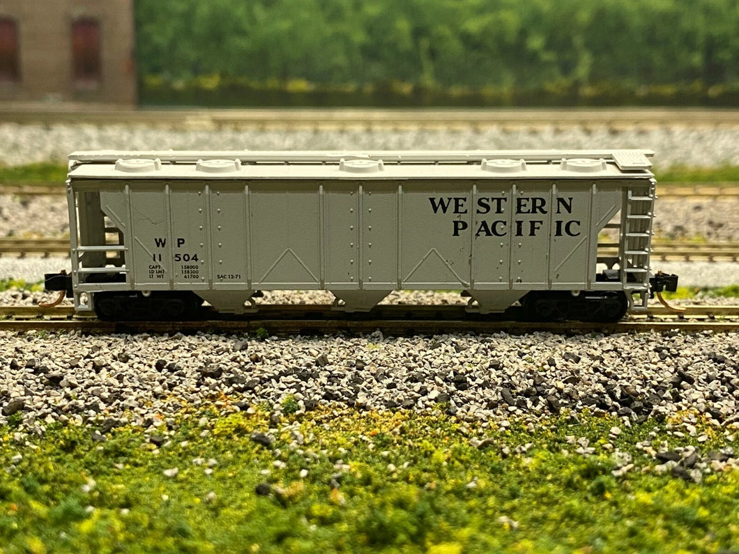 N Scale - Atlas 3735 Western Pacific 3-Bay Covered Hopper WP 11504 N2868