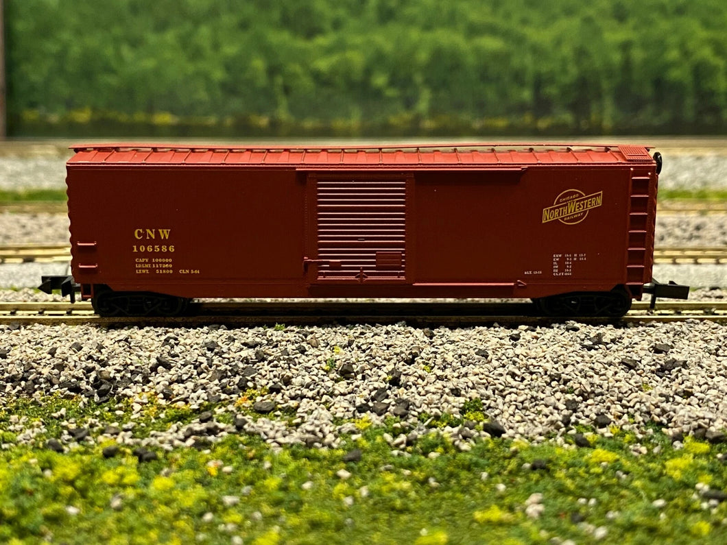 N Scale - Roundhouse 81805 Chicago Northwestern 50' PS-1 Single Door Boxcar CNW 106586 N3132