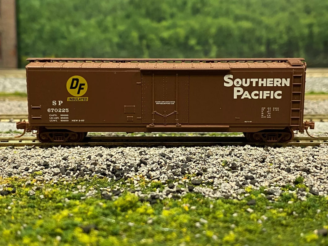 N Scale - MTL Southern Pacific 50' Plug Door Boxcar SP 670225 N3290