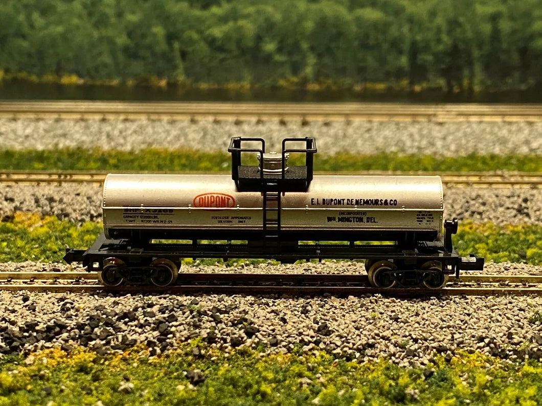 N Scale - Rivarossi 9360 Dupont Single Dome Tank Car SHPX 3285 N1707