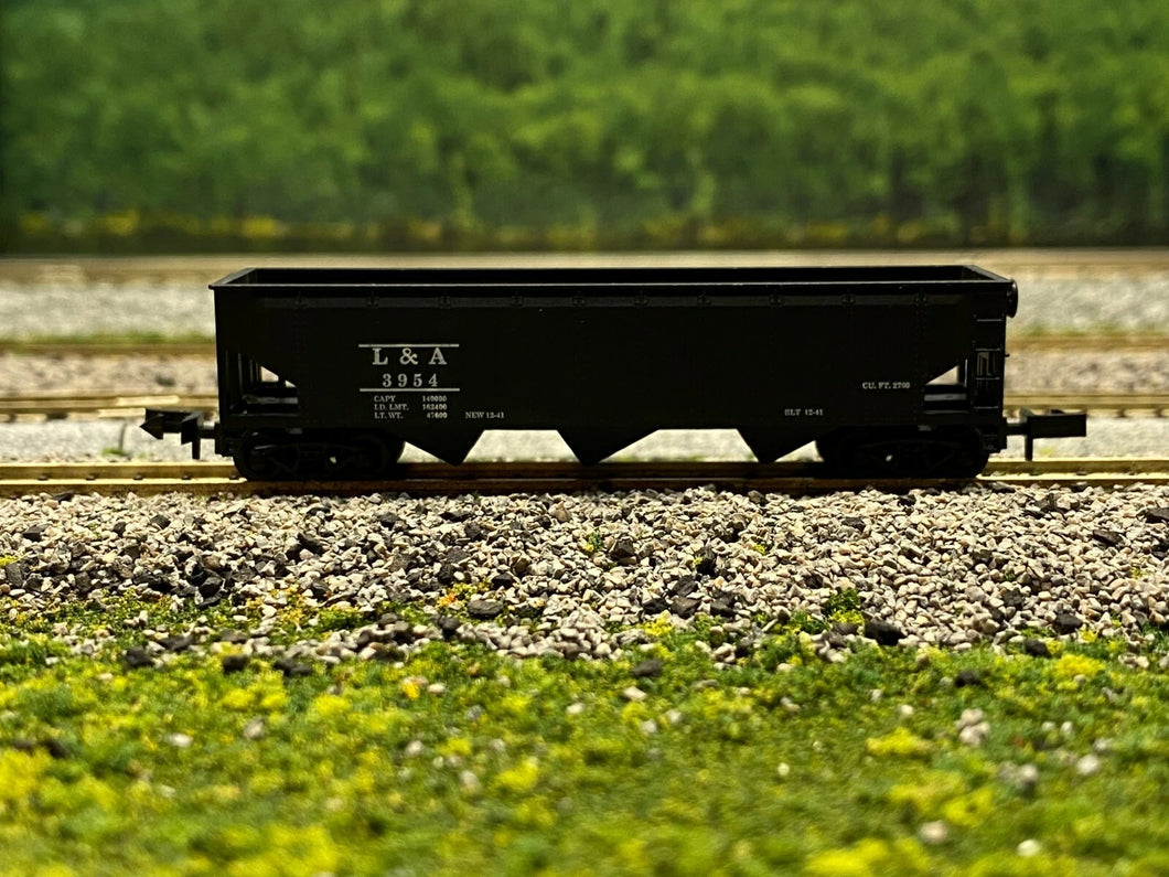 N Scale - Roundhouse 86206 Louisiana & Arkansas 40' 3-Bay Offset Hopper L&A 3954 N3116