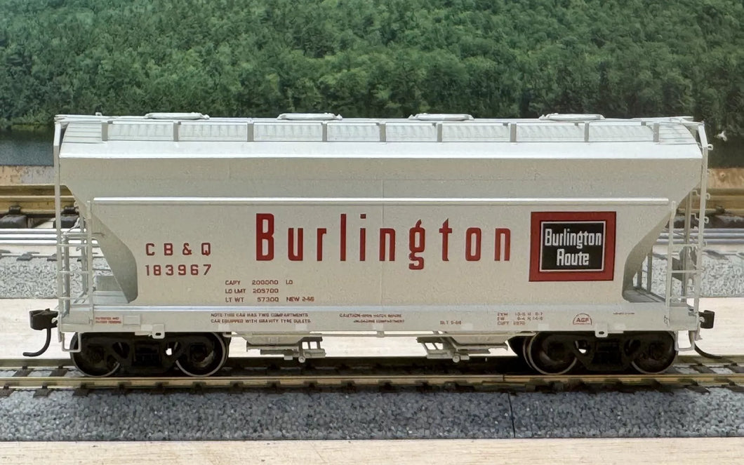 HO - Athearn 93941 CB&Q (Burlington) ACF2-Bay Covered Hopper CB&Q183967 HO11479