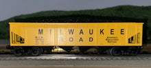 Load image into Gallery viewer, O - RailKing 30-79046 Milwaukee Road Hopper w/ Operating Load MILW187520 O10985
