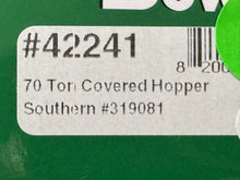 Load image into Gallery viewer, HO Scale - Bowser 42241 Southern 70 Ton Covered Hopper #319081 HO11610
