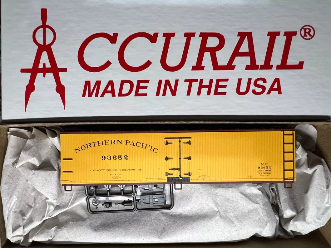 HO Scale - AccuRail 8144 Northern Pacific 40' Wood Reefer NP93652 HO7115