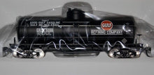 Load image into Gallery viewer, HO-Walthers910-1011 Gulf Oil 36&#39; 10k Gallon Single Dome Tank Car GRCS5036 HO9473
