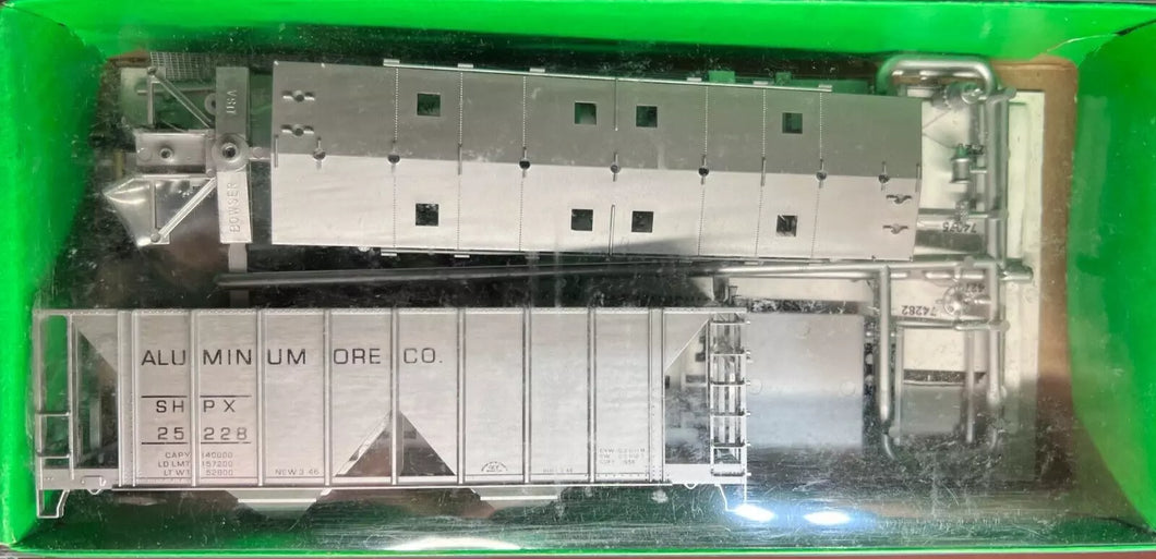 HO - Bowser Aluminum Ore Company 70 Ton 2-Bay Covered Hopper SHPX25228 HO7203