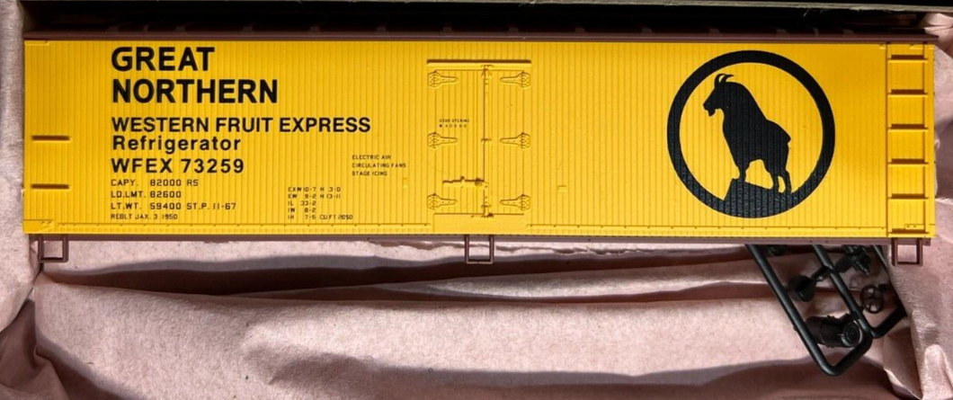 HO Scale - Accurail 8150 Great Northern/WFEX 40' Wood Reefer #73259 HO8487