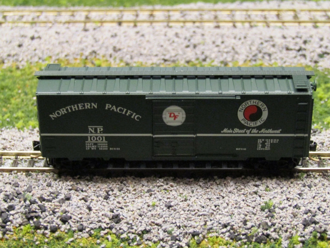 N - MTL 20236 Northern Pacific 40' Single Door Boxcar NP1001 N1462