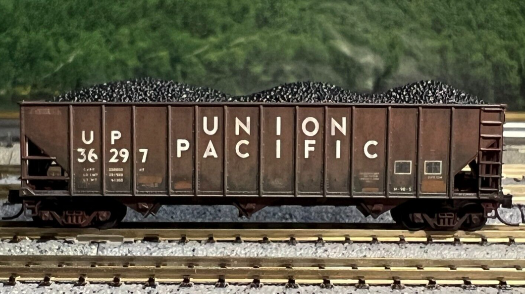 N - MTL 10851361 Union Pacific 100 Ton Hopper w/ Load (Weathered) UP36297 N8777