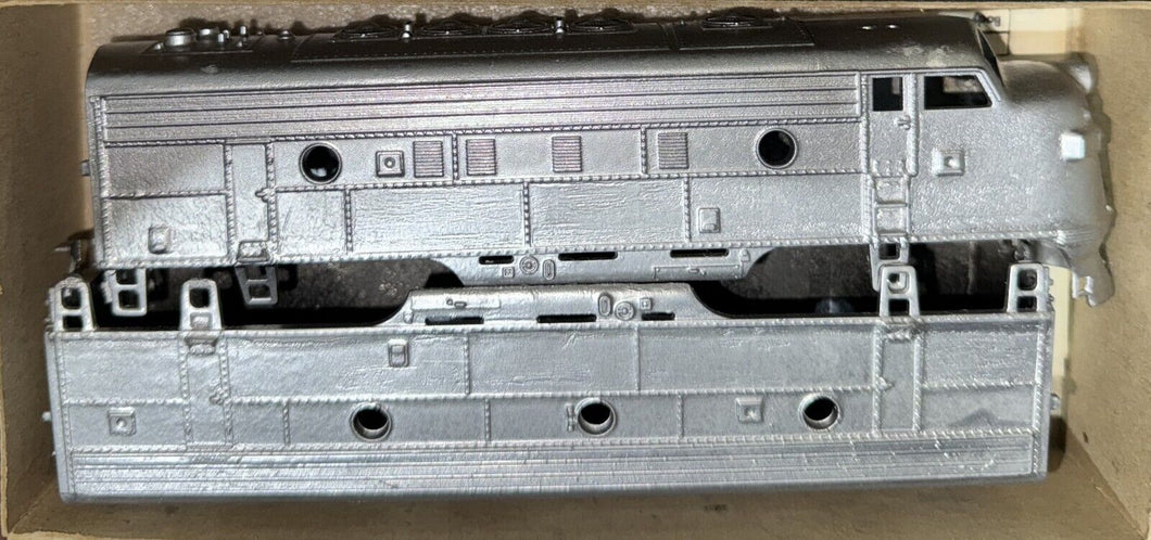 HO Scale - Athearn F7A&B Locomotive Shells (Painted) Will need repainted HO9706