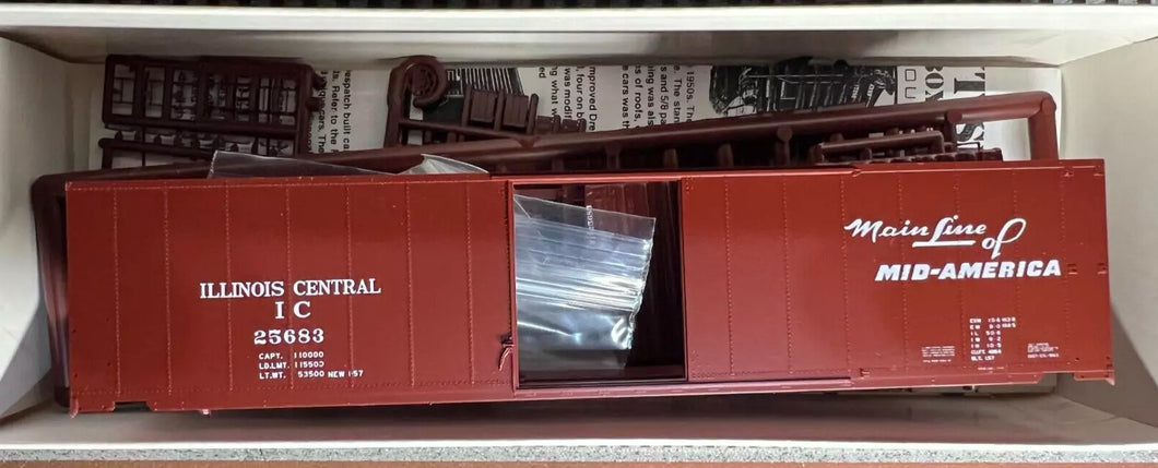 HO - Branchline Trains Illinois Central 50' Single Door Boxcar IC25683 HO7385