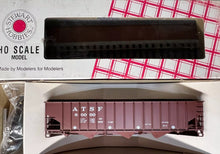 Load image into Gallery viewer, HO Scale - Stewart Hobbies Santa Fe 14 Panel 3-Bay Hopper ATSF80000 HO7424
