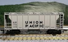 Load image into Gallery viewer, HO Scale - Atlas 1807 Union Pacific PS-2 2-Bay Covered Hopper HP11136 HO9026
