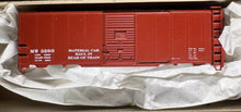 Load image into Gallery viewer, HO Scale - AccuRail 3285 M of W 40&#39; AAR Steel Boxcar MW3280 HO7426
