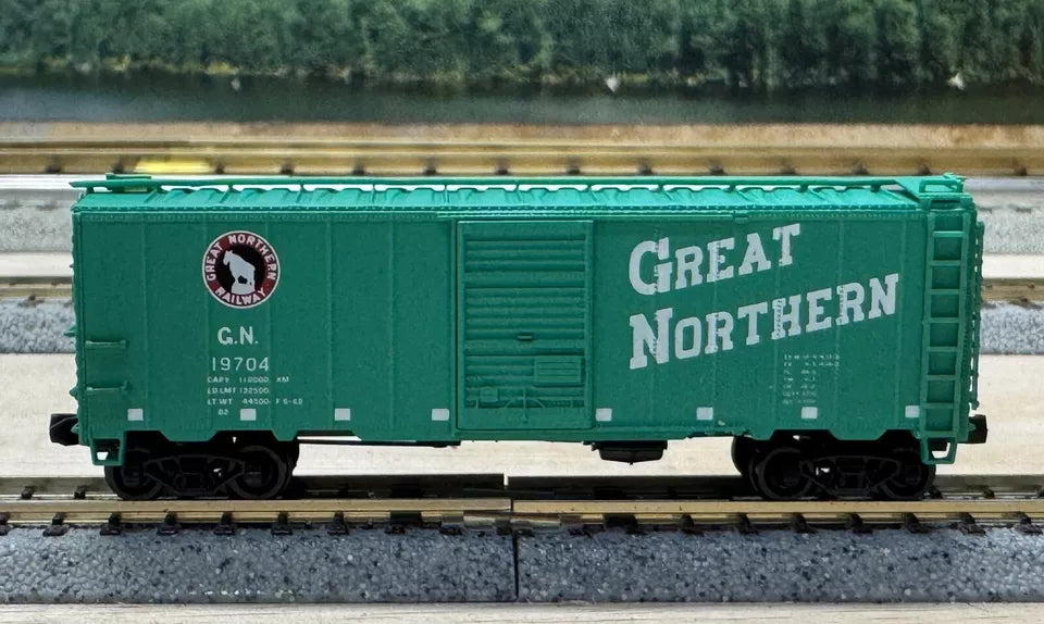 N Scale - BLW-1147-B2 Great Northern 40' Single Door Boxcar GN19704 N11143
