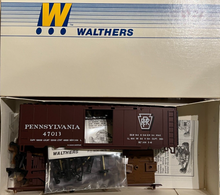 Load image into Gallery viewer, HO - Walthers 932-3717 Pennsylvania 40&#39; PS-1 Single Door Boxcar #47013 HO8945
