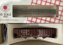 Load image into Gallery viewer, HO - Stewart Hobbies 10004 Santa Fe 70 Ton 14 Panel Hopper Kit ATSF80000 HO10865
