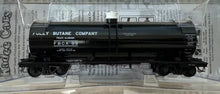Load image into Gallery viewer, HO Scale - Kadee 9009 Foley Butane Co. ACF 11k Gallon Tank Car FBCX99 HO10951

