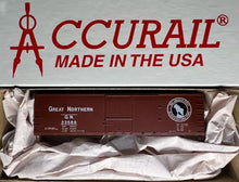 Load image into Gallery viewer, HO Scale-AccuRail 4605 Great Northern 40&#39; Single Door Wood Boxcar GN23589 HO7337
