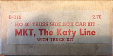 Load image into Gallery viewer, HO - Roundhouse M-K-T &quot;The Katy Line&quot; 40&#39; Outside Braced Boxcar MKT79812 HO6947
