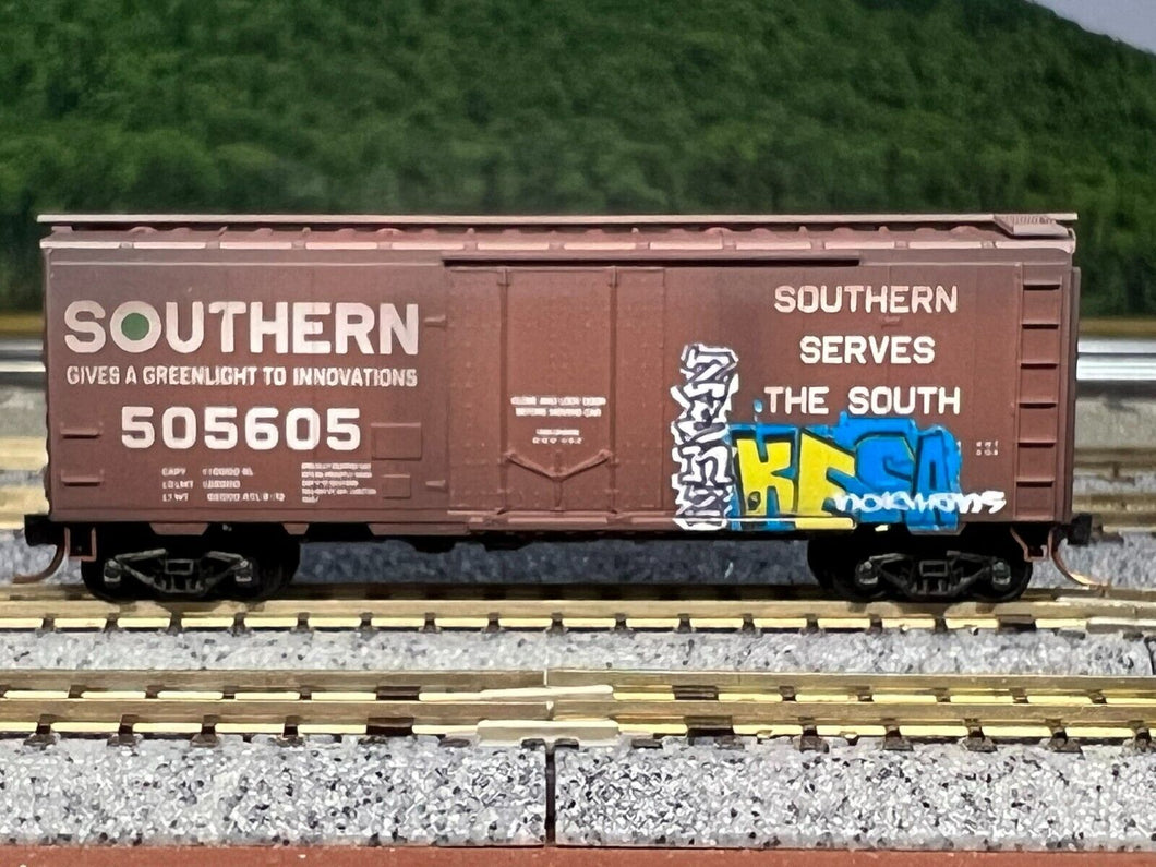 N Scale - MTL 02144100 Southern Railway 40' Plug Door Boxcar (Factory Weathered) N7176