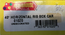 Load image into Gallery viewer, HO Scale - Roundhouse 01020 Undecorated 40&#39; Horizontal Rib Boxcar HO6846
