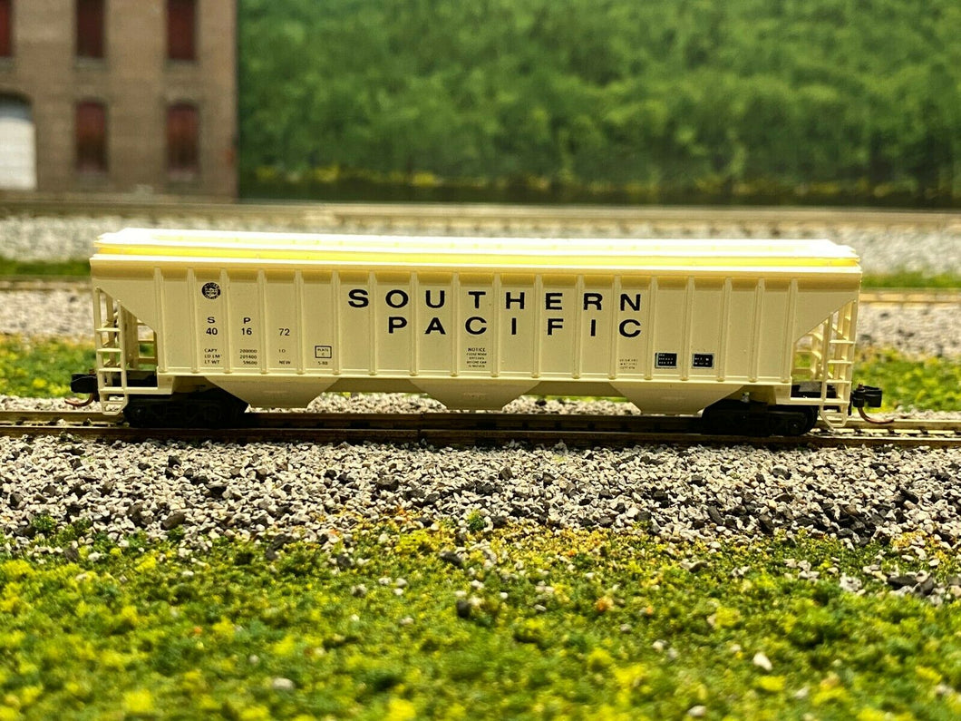 N - Southern Pacific 50' 3-Bay Covered Hopper SP 401672 w/ MTL Couplers N2589