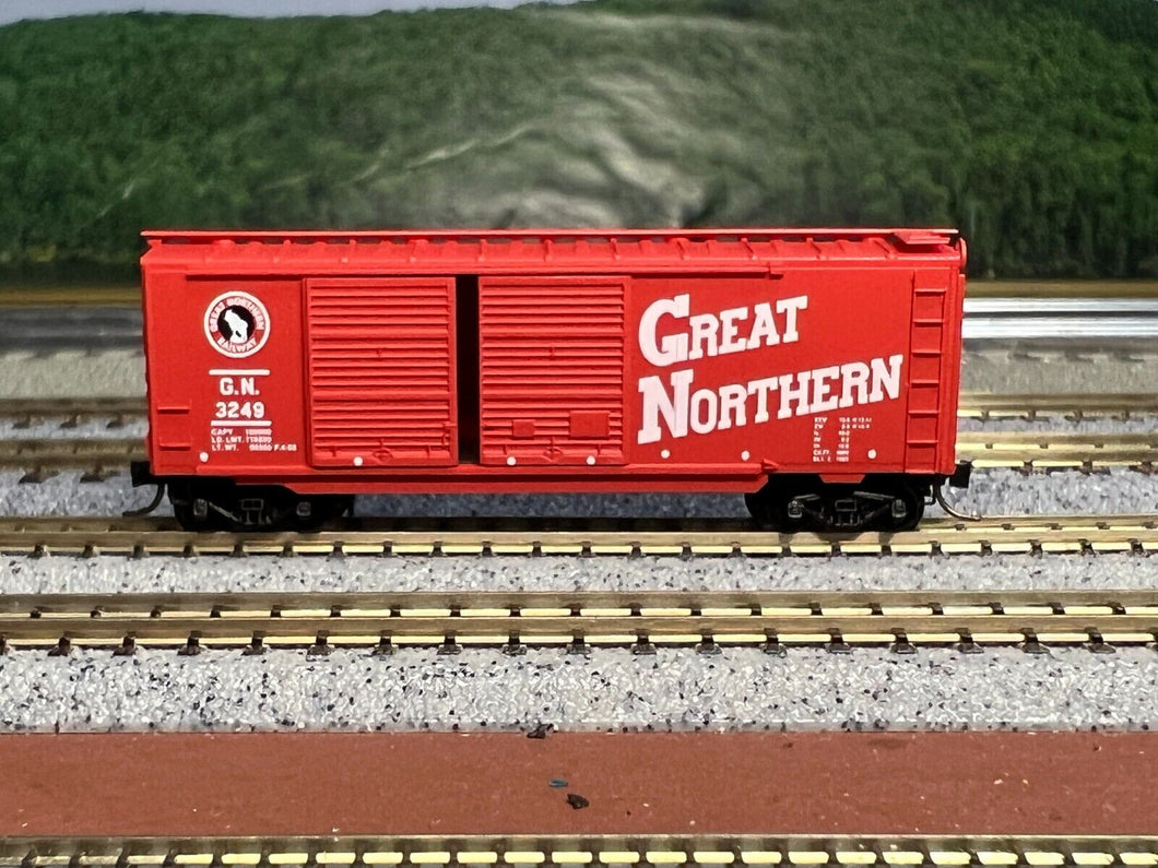 N Scale - MTL 23200 Great Northern 40' Double Door Boxcar GN3249 N6886