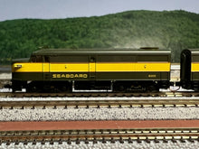 Load image into Gallery viewer, N - Life-Like 4200/4300 Seaboard FA1/FB1 (Both Powered) Diesel Locomotives N6302
