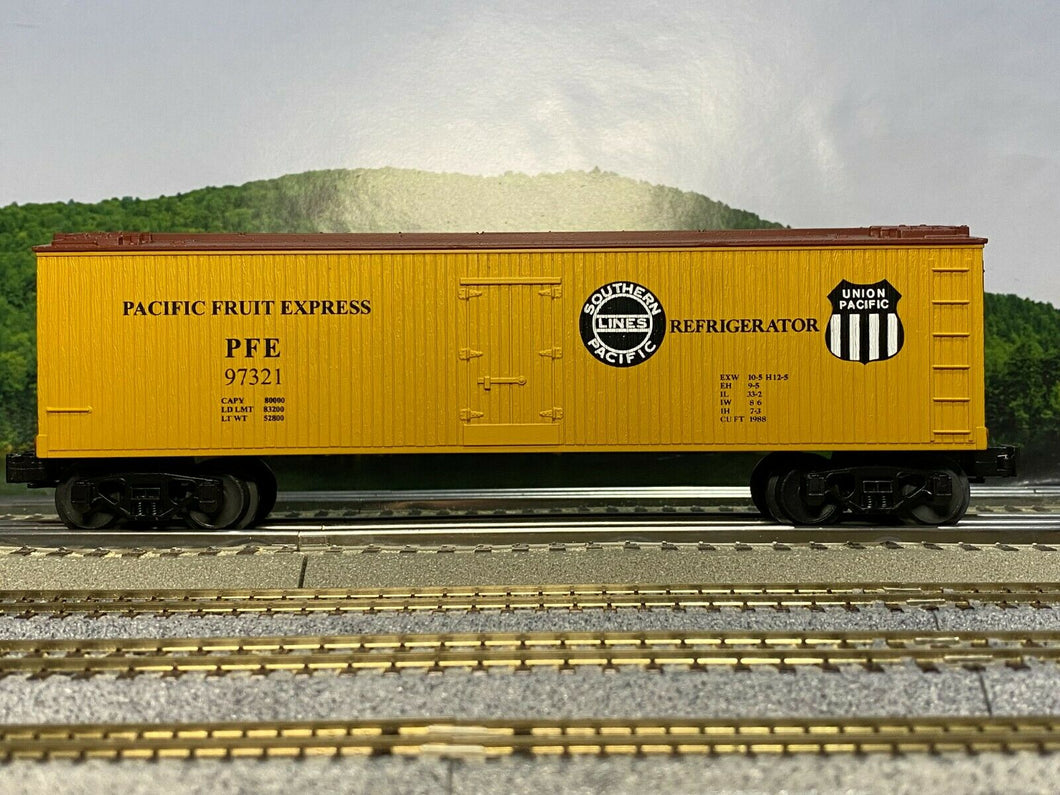 O - MTH Railking Pacific Fruit Express (UP/SP) Wood Side Reefer PFE97321 O5783