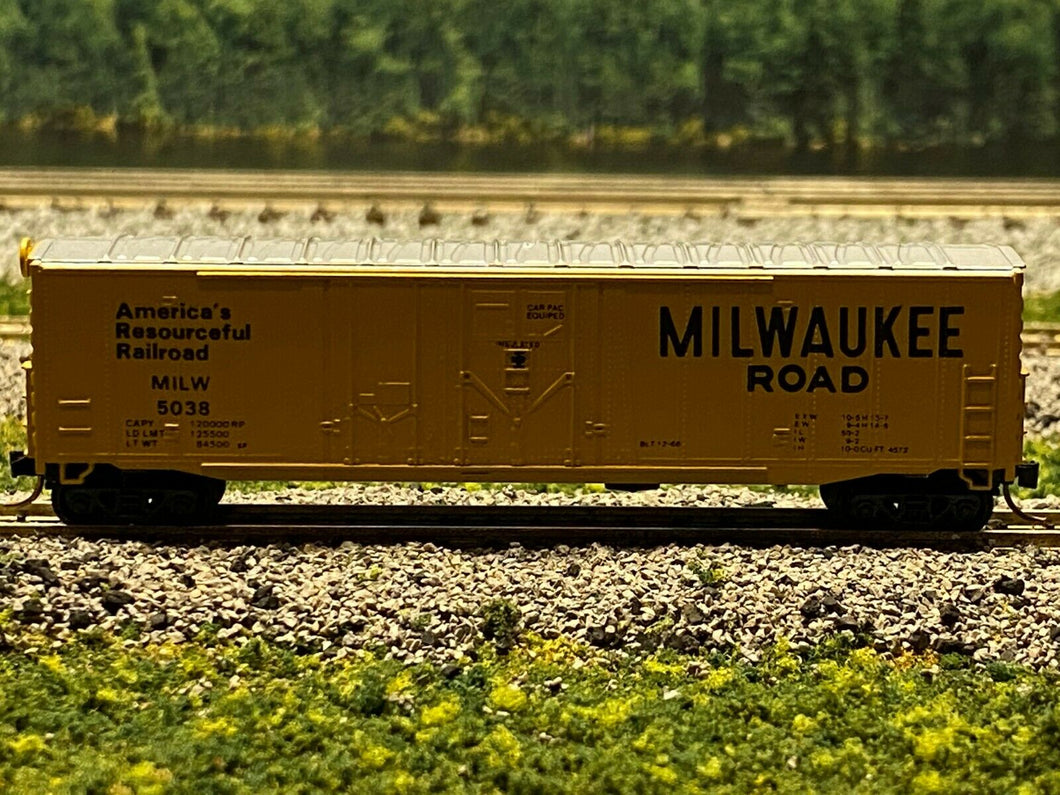 N Scale - Con-Cor Milwaukee Road 50' Double Door Boxcar MILW 5038 N2030