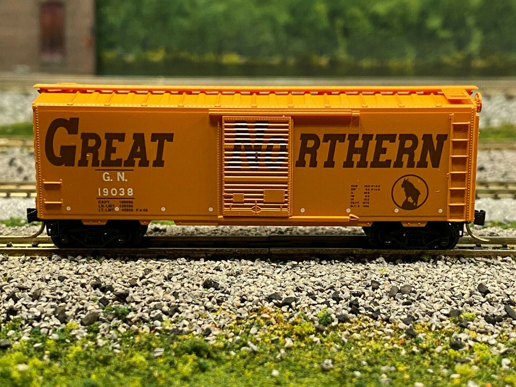 N Scale- MTL 20166 Great Northern (Circus) 40' Single Door Boxcar GN 19038 N4121